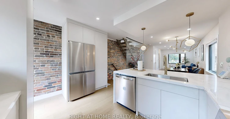 201 Springdale Boulevard, Toronto, ON, M4C 1Z6 - 12