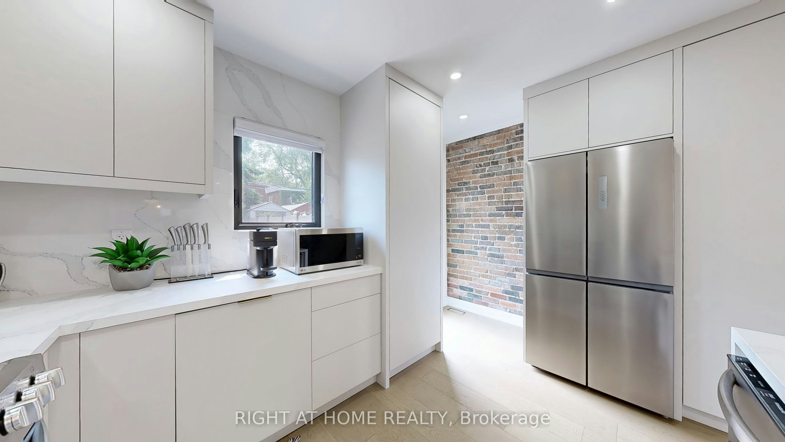 201 Springdale Boulevard, Toronto, ON, M4C 1Z6 - 13