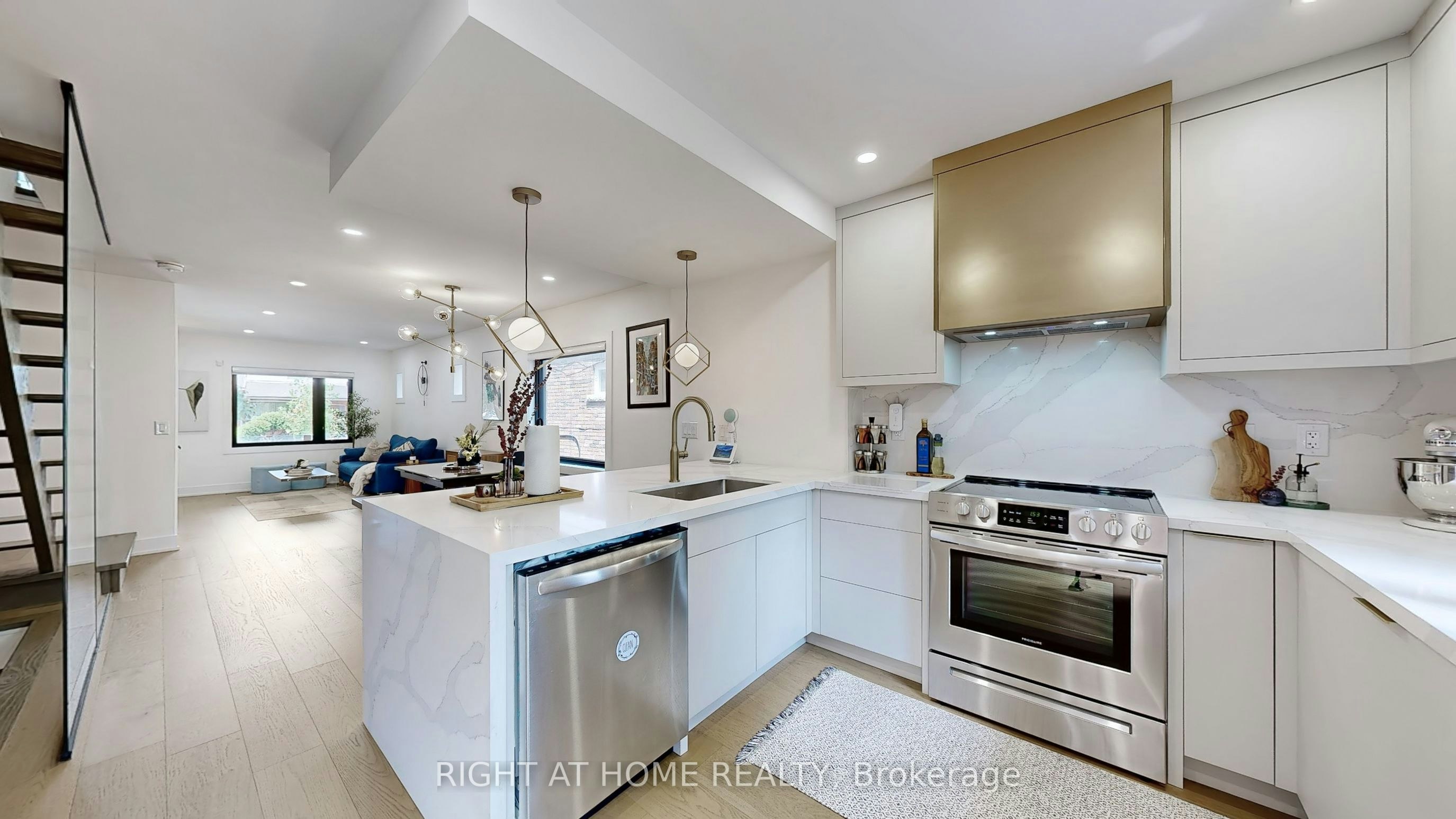 201 Springdale Boulevard, Toronto, ON, M4C 1Z6 - 11
