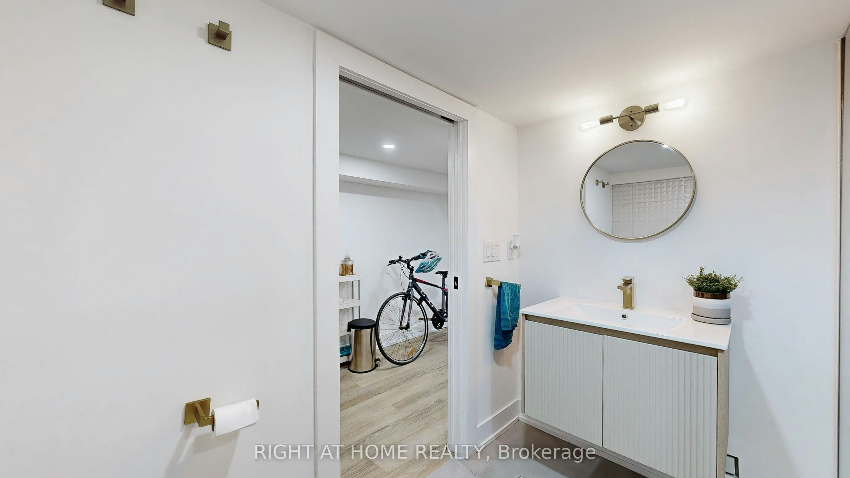 201 Springdale Boulevard, Toronto, ON, M4C 1Z6 - 34