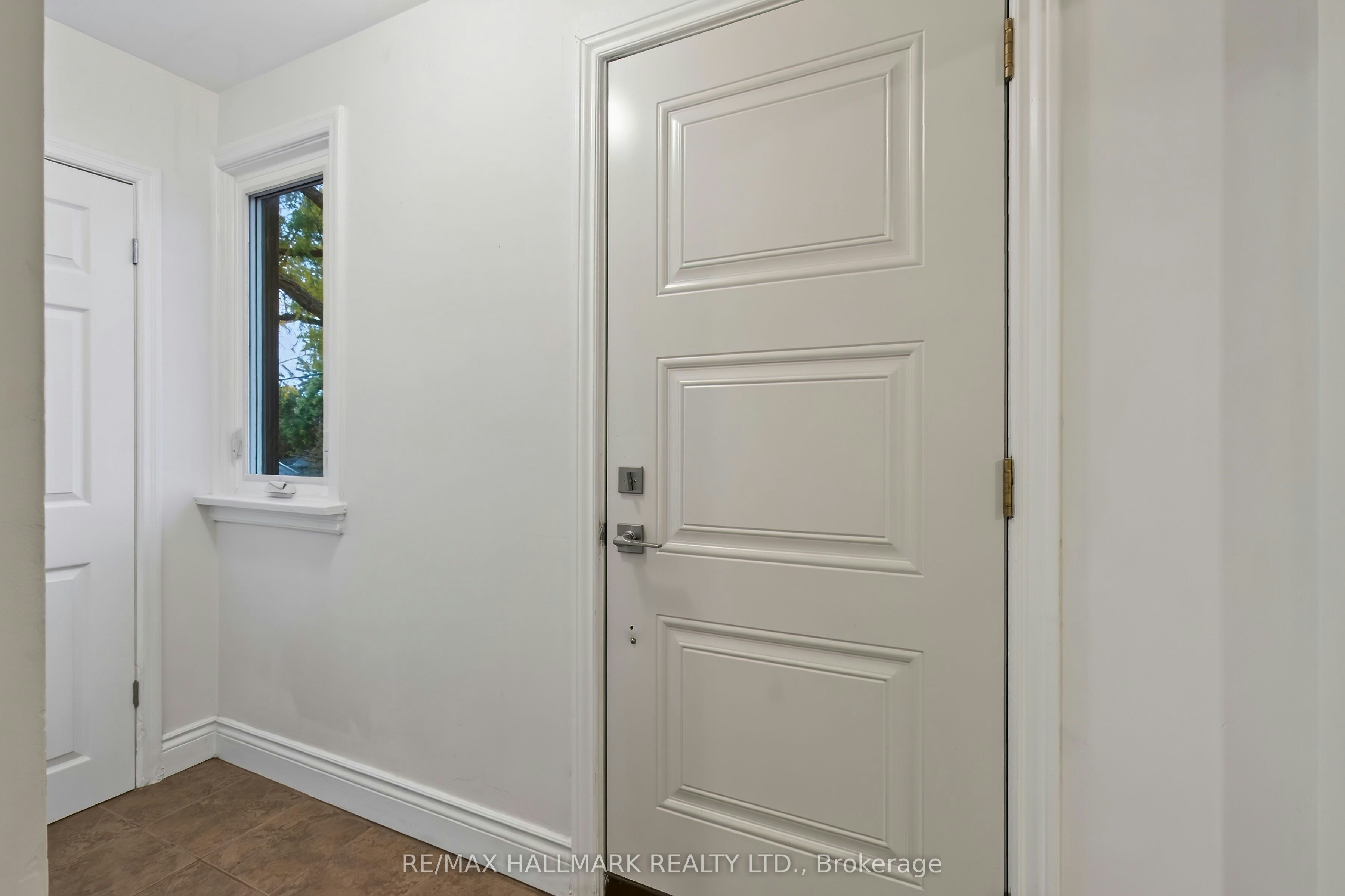 27 Bexhill Upper Avenue, Toronto, ON, M1L 3B5 - 3