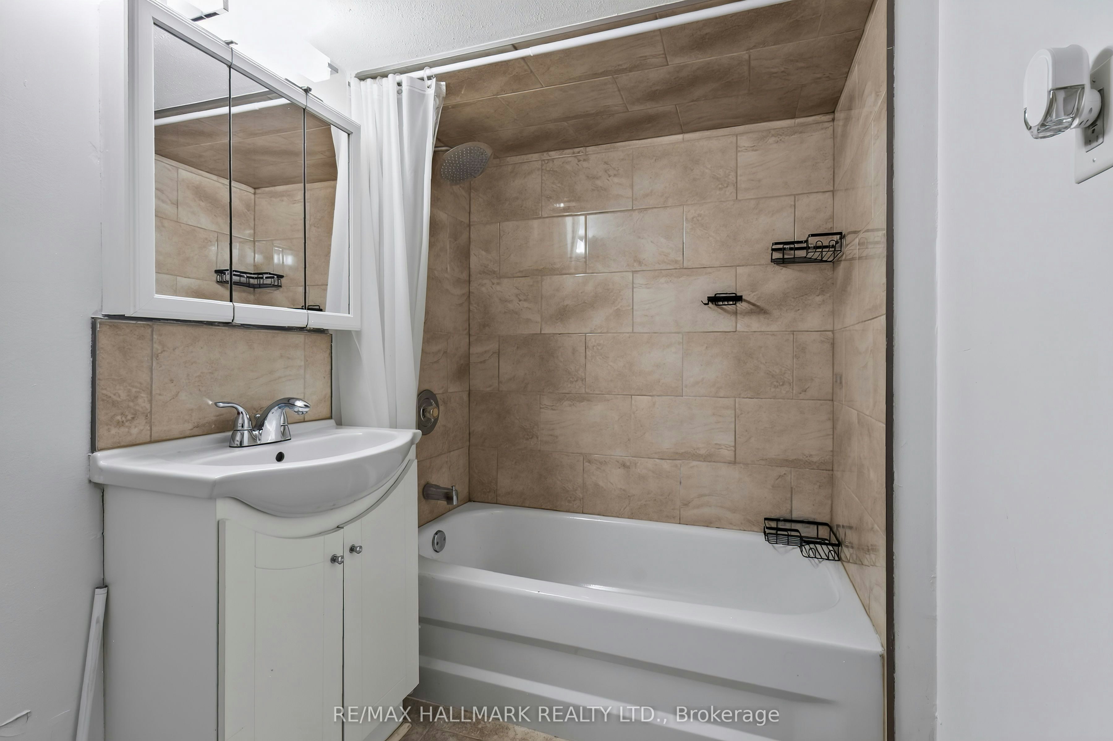 27 Bexhill Lower Avenue, Toronto, ON, M1L 3B5 - 10