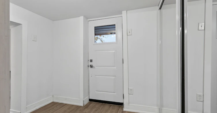 27 Bexhill Lower Avenue, Toronto, ON, M1L 3B5 - 3