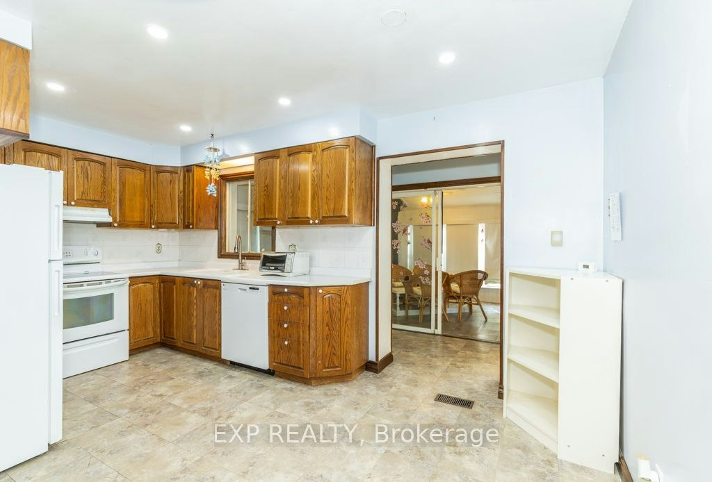 Main / Upper-64 Burden Crescent, Ajax, ON, L1S 3T8 - 6