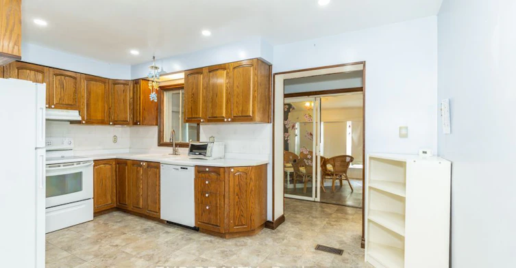 Main / Upper-64 Burden Crescent, Ajax, ON, L1S 3T8 - 6