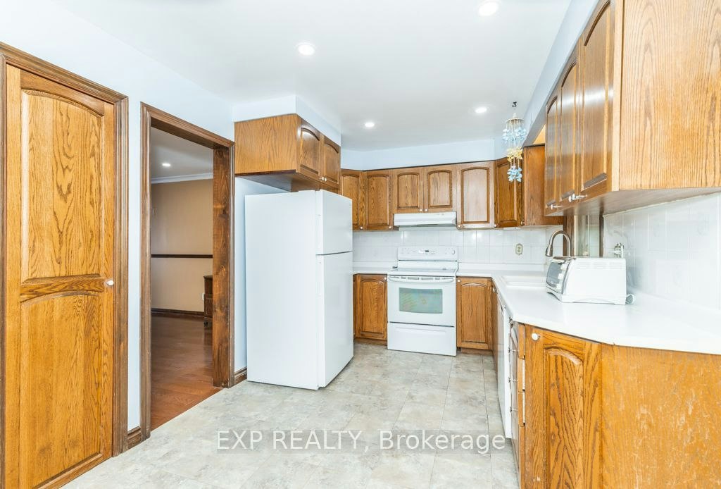 Main / Upper-64 Burden Crescent, Ajax, ON, L1S 3T8 - 7