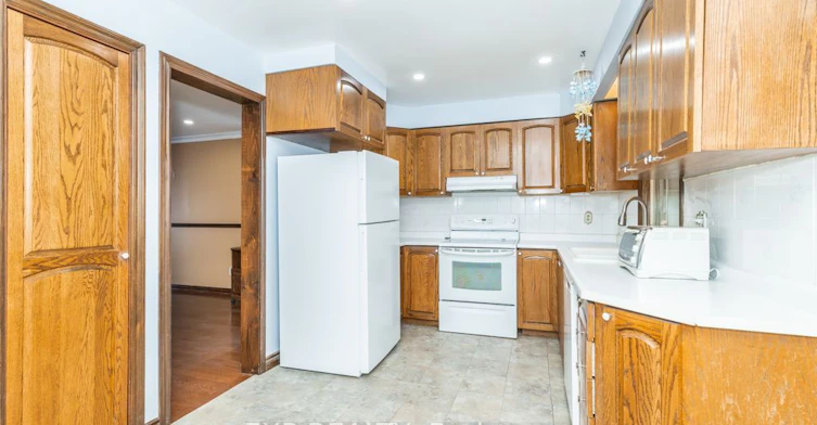 Main / Upper-64 Burden Crescent, Ajax, ON, L1S 3T8 - 7