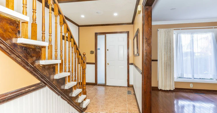 Main / Upper-64 Burden Crescent, Ajax, ON, L1S 3T8 - 2