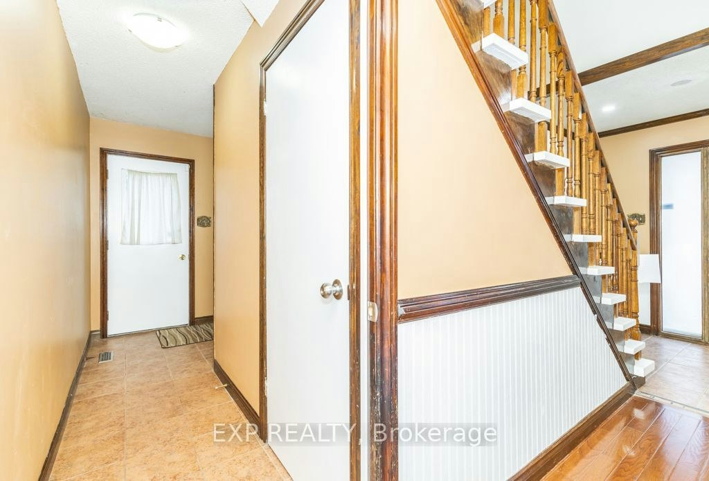 Main / Upper-64 Burden Crescent, Ajax, ON, L1S 3T8 - 37