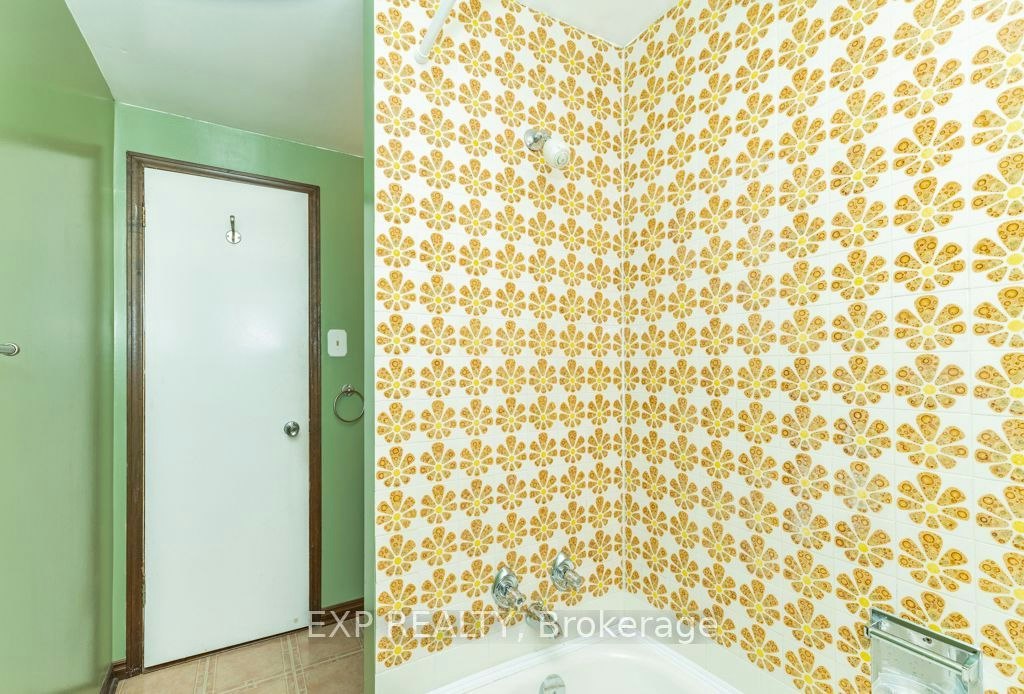 Main / Upper-64 Burden Crescent, Ajax, ON, L1S 3T8 - 34