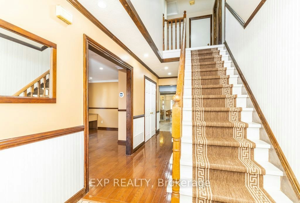 Main / Upper-64 Burden Crescent, Ajax, ON, L1S 3T8 - 3