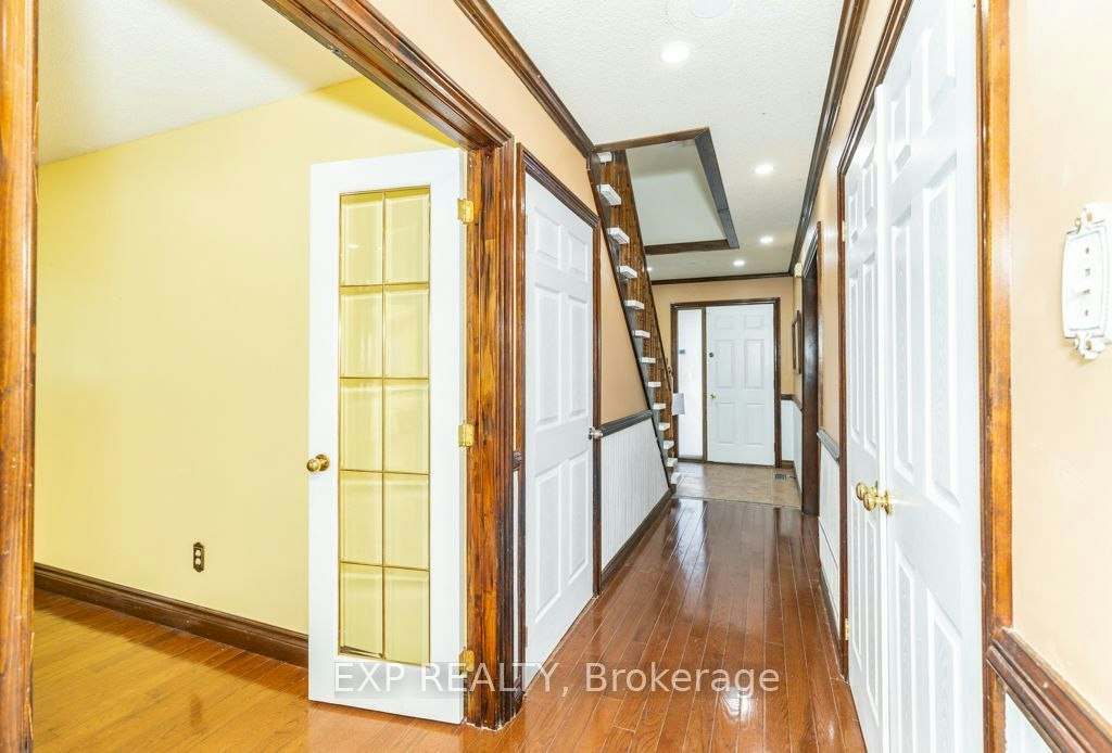Main / Upper-64 Burden Crescent, Ajax, ON, L1S 3T8 - 9