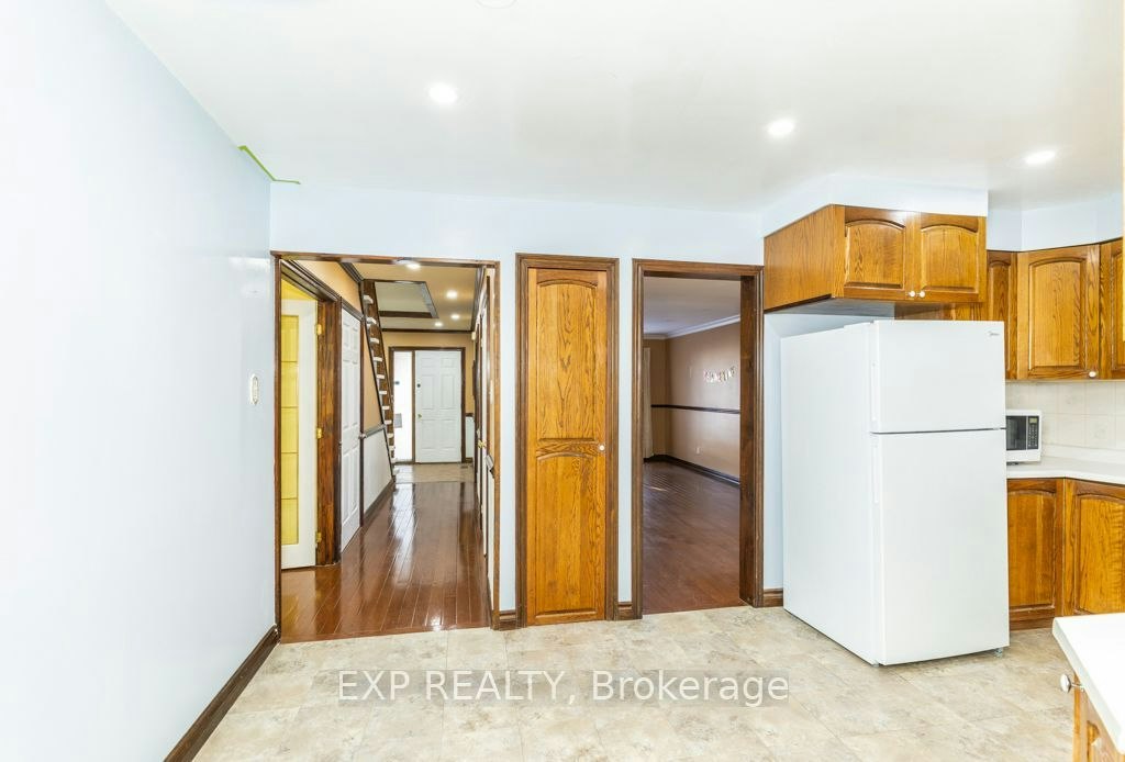 Main / Upper-64 Burden Crescent, Ajax, ON, L1S 3T8 - 5