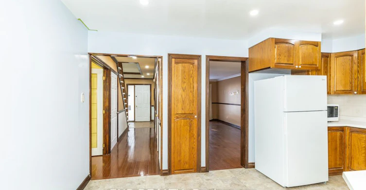 Main / Upper-64 Burden Crescent, Ajax, ON, L1S 3T8 - 5