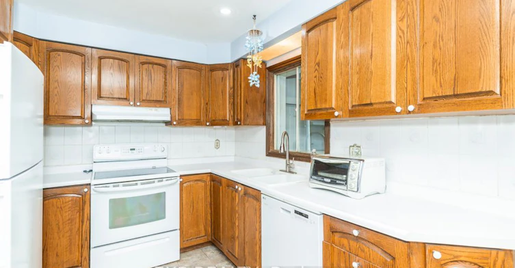 Main / Upper-64 Burden Crescent, Ajax, ON, L1S 3T8 - 8