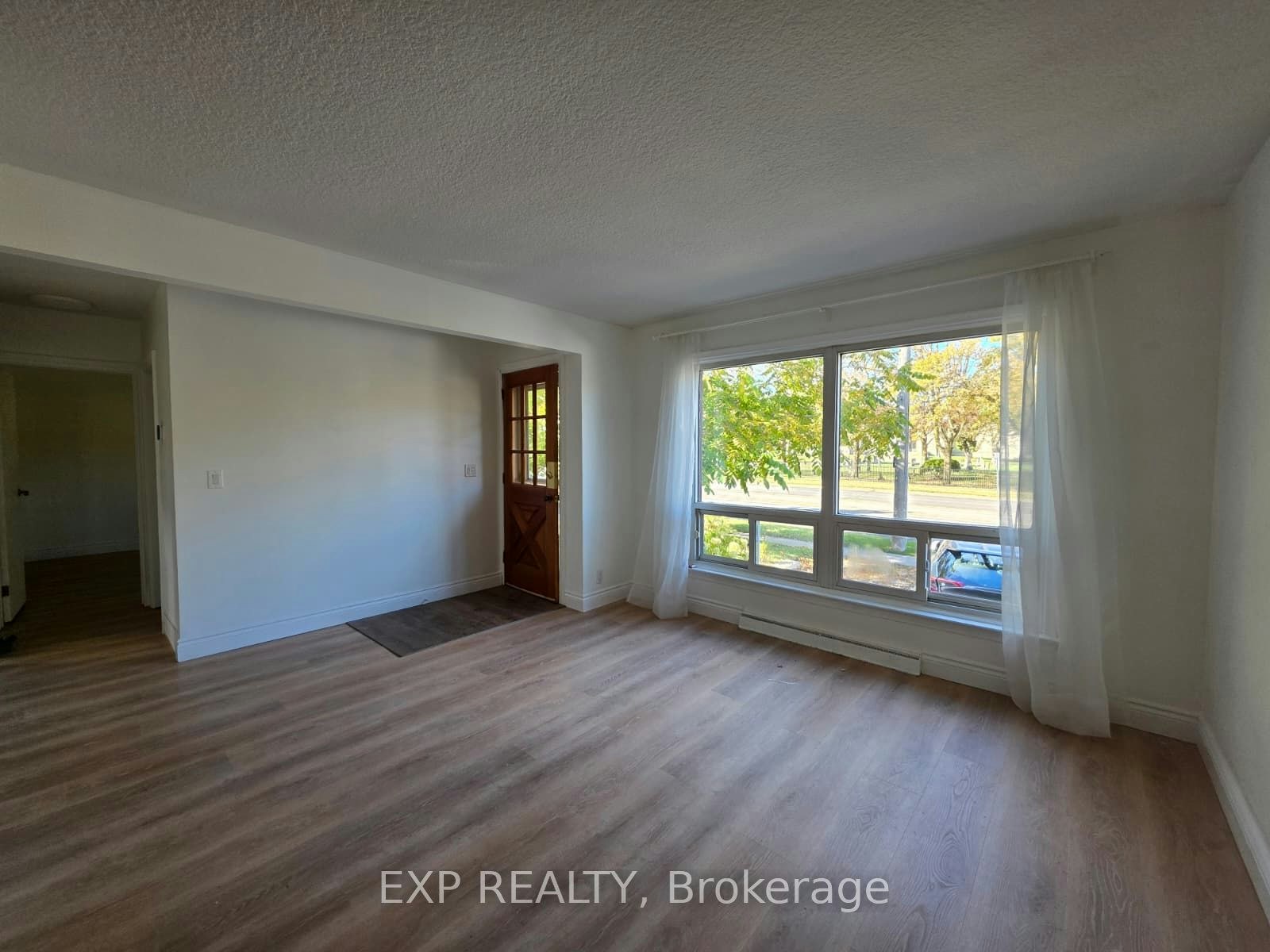 Main-749 King Street W, Oshawa, ON, L1J 2L2 - 3