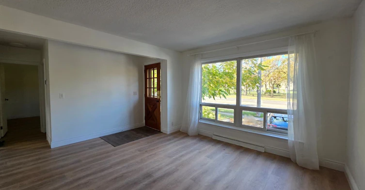 Main-749 King Street W, Oshawa, ON, L1J 2L2 - 3