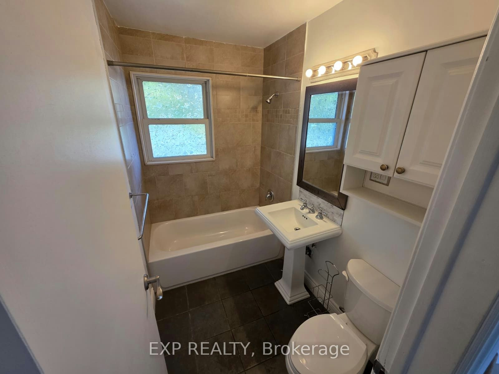 Main-749 King Street W, Oshawa, ON, L1J 2L2 - 10