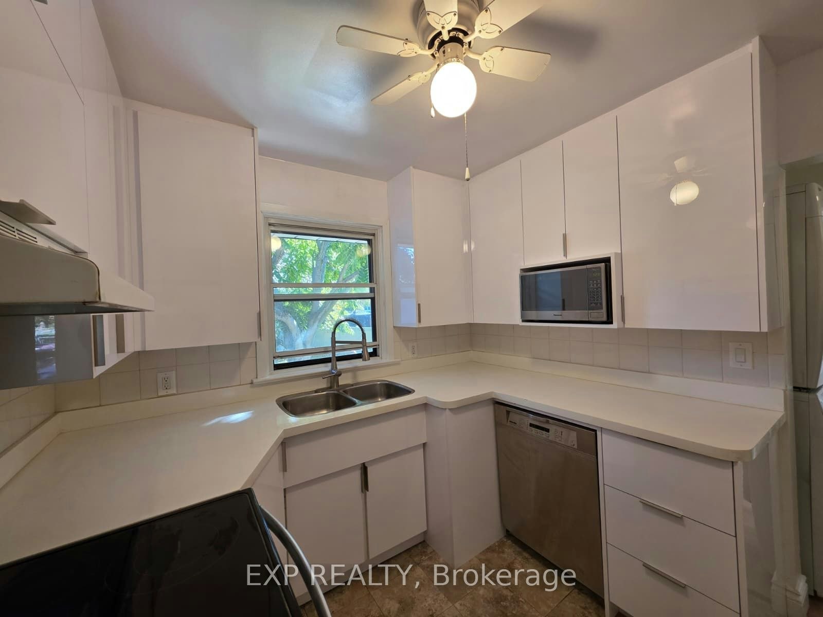 Main-749 King Street W, Oshawa, ON, L1J 2L2 - 5