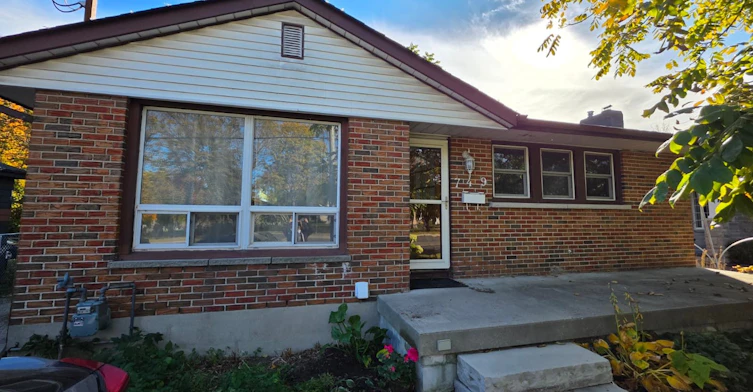 Main-749 King Street W, Oshawa, ON, L1J 2L2