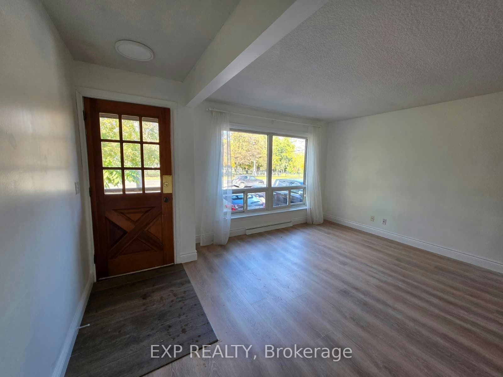 Main-749 King Street W, Oshawa, ON, L1J 2L2 - 2