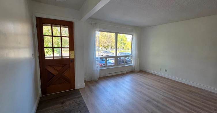 Main-749 King Street W, Oshawa, ON, L1J 2L2 - 2