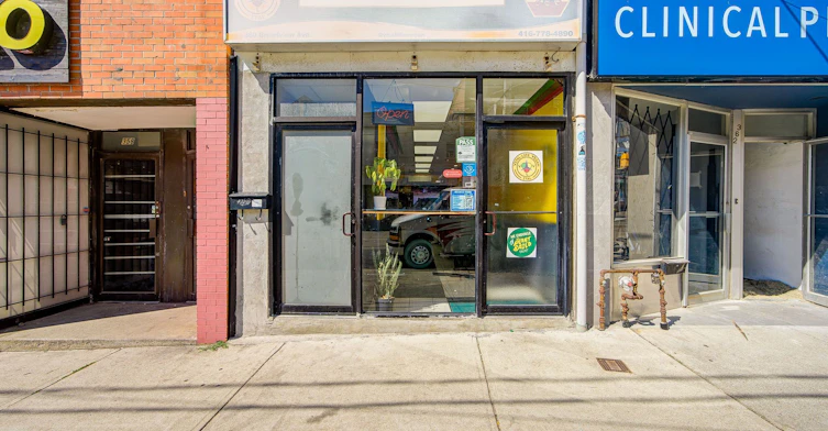 Upper-360 Broadview Avenue, Toronto, ON, M4M 2G9 - 4