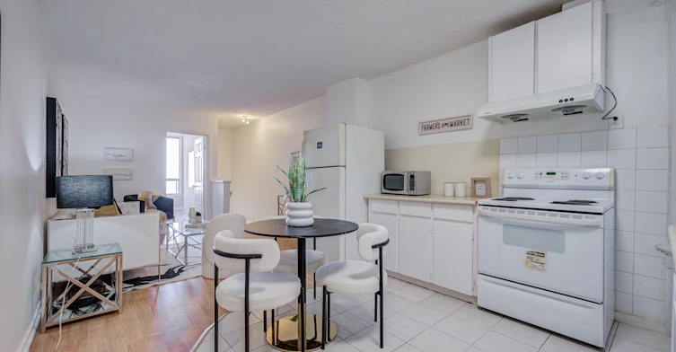 Upper-360 Broadview Avenue, Toronto, ON, M4M 2G9 - 17