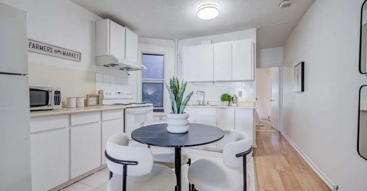 Upper-360 Broadview Avenue, Toronto, ON, M4M 2G9 - 14