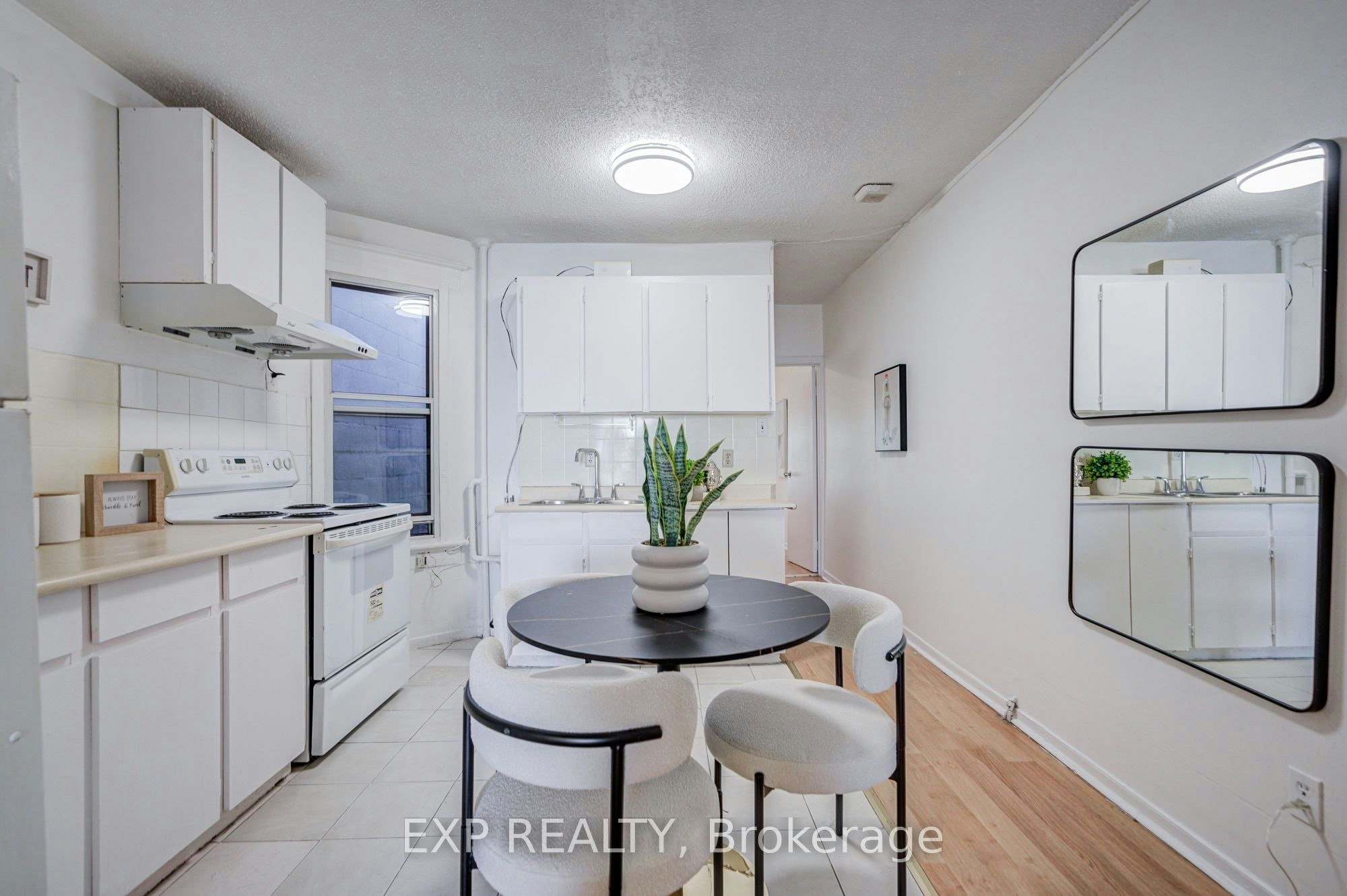 Upper-360 Broadview Avenue, Toronto, ON, M4M 2G9 - 15