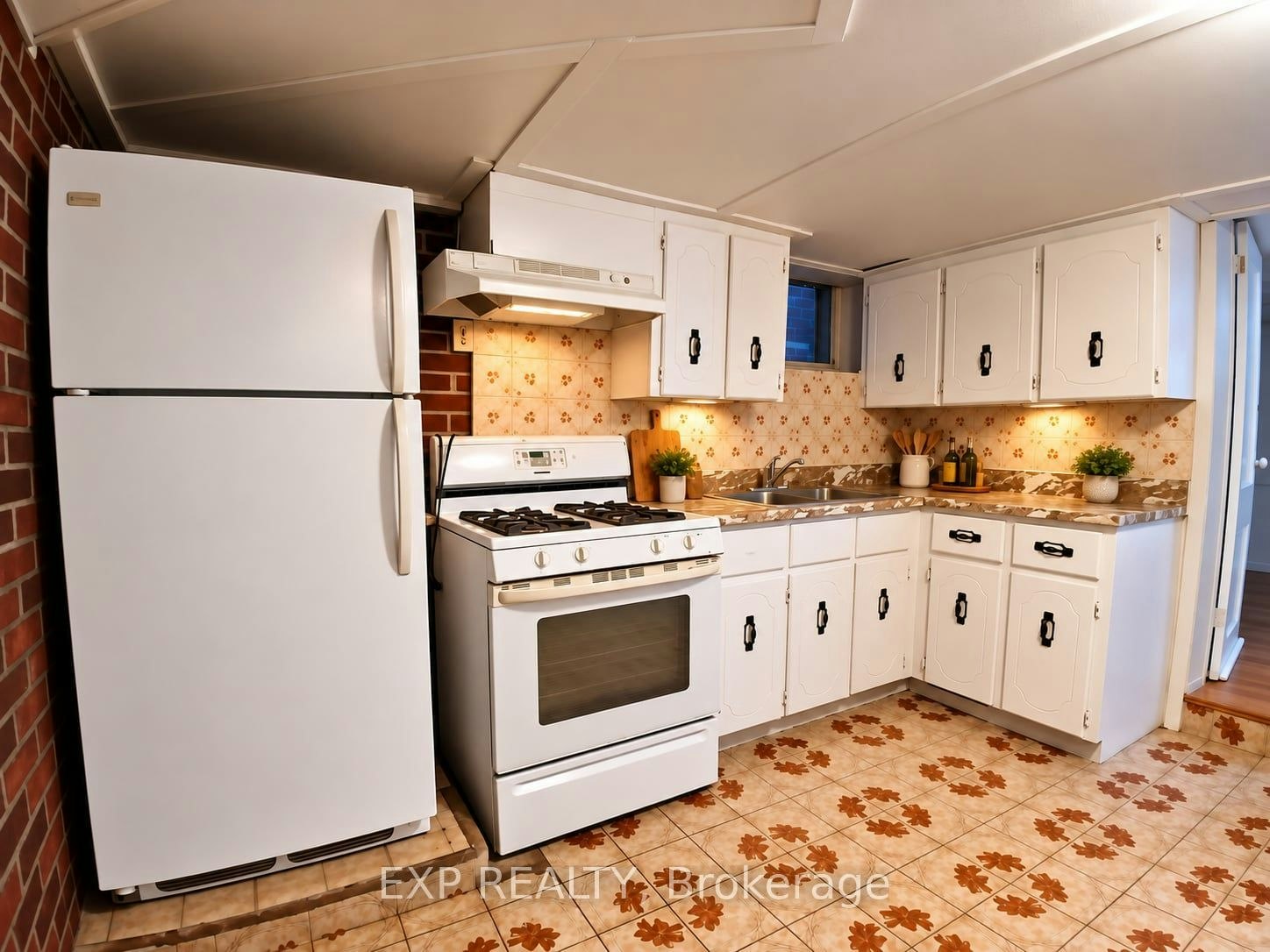 Lower Level-310 Westwood Avenue, Toronto, ON, M4J 2H7 - 4