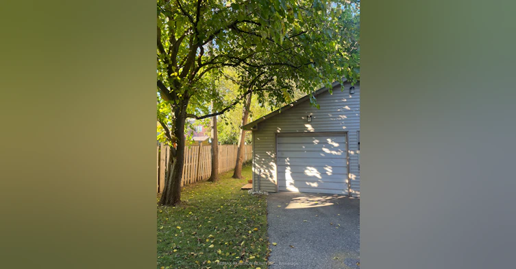 184 Westwood Avenue, Toronto, ON, M4K 2B1 - 2