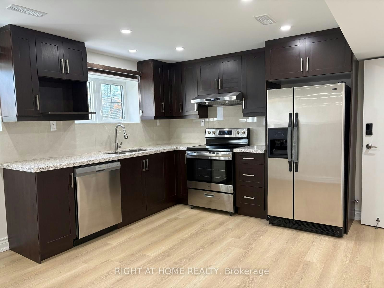 2453 New Providence Street, Oshawa, ON, L1L 0G2 - 9