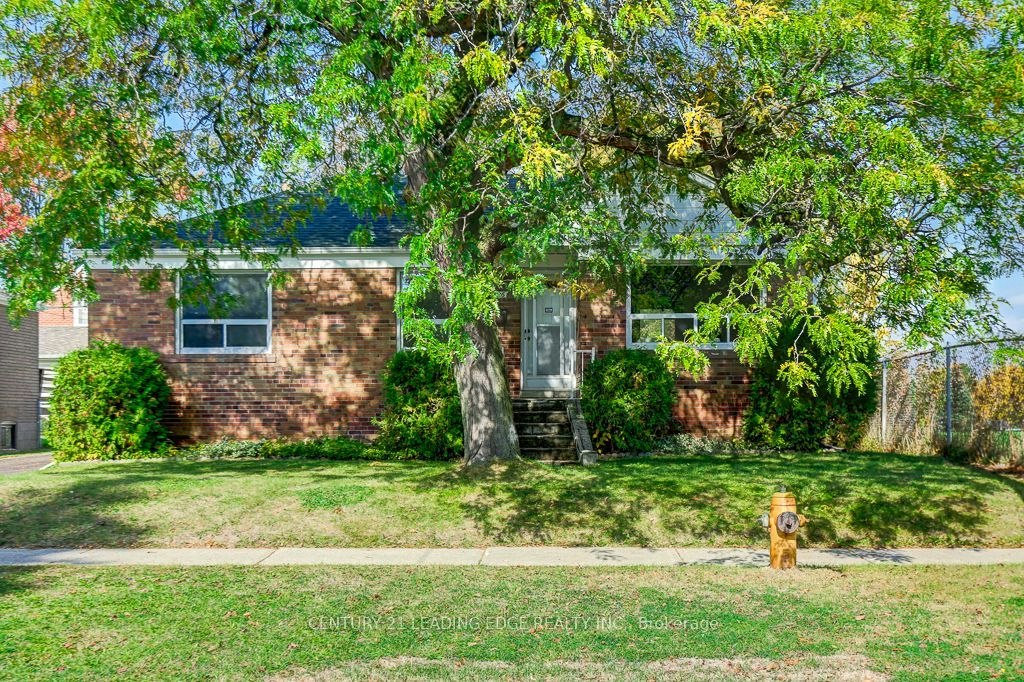 26 Mcgregor Road, Toronto, ON, M1P 1C8