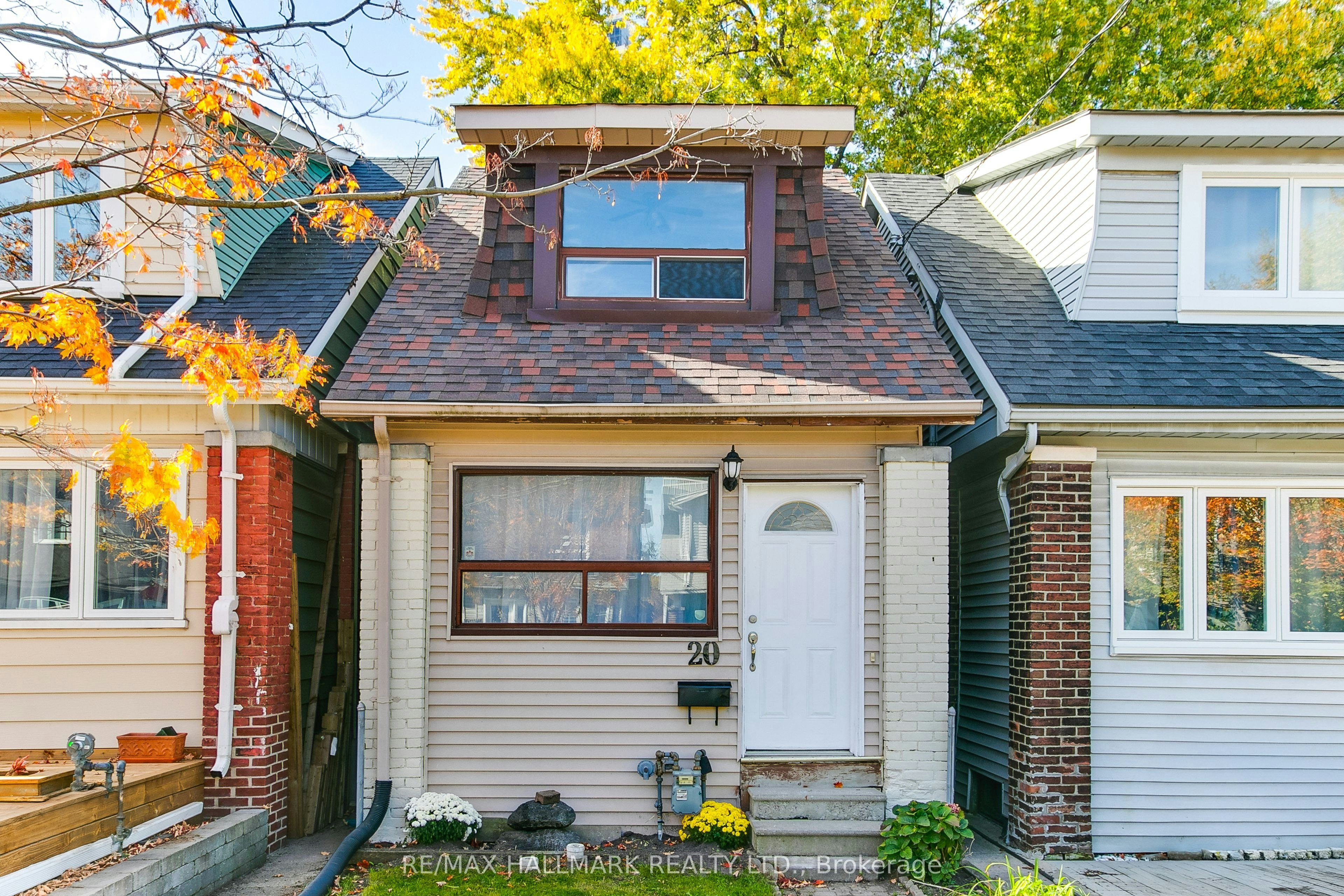 20 Kelvin Avenue, Toronto, ON, M4C 5C8
