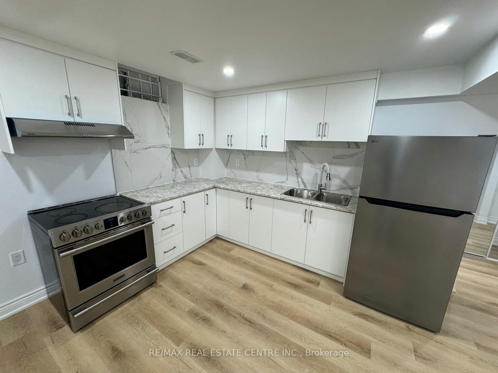 BSMT-155 Waller Street, Whitby, ON, L1R 2P7 - 14