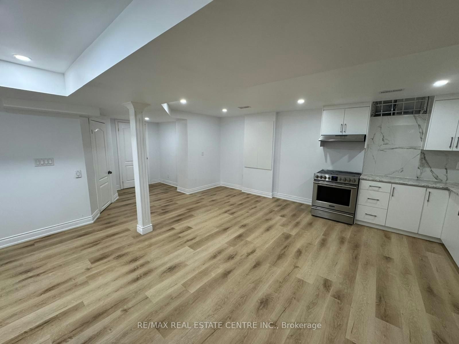 BSMT-155 Waller Street, Whitby, ON, L1R 2P7 - 13