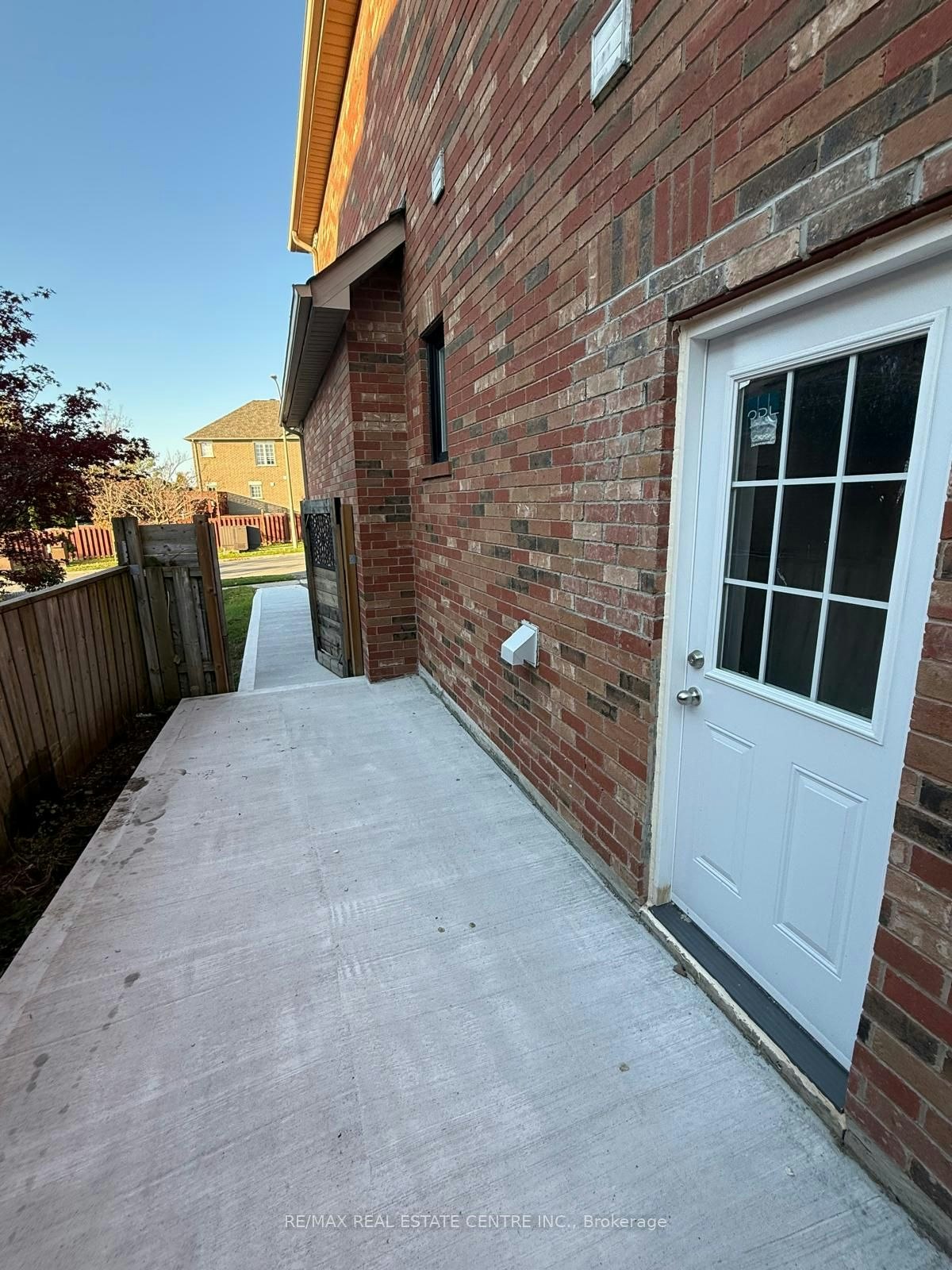 BSMT-155 Waller Street, Whitby, ON, L1R 2P7 - 22