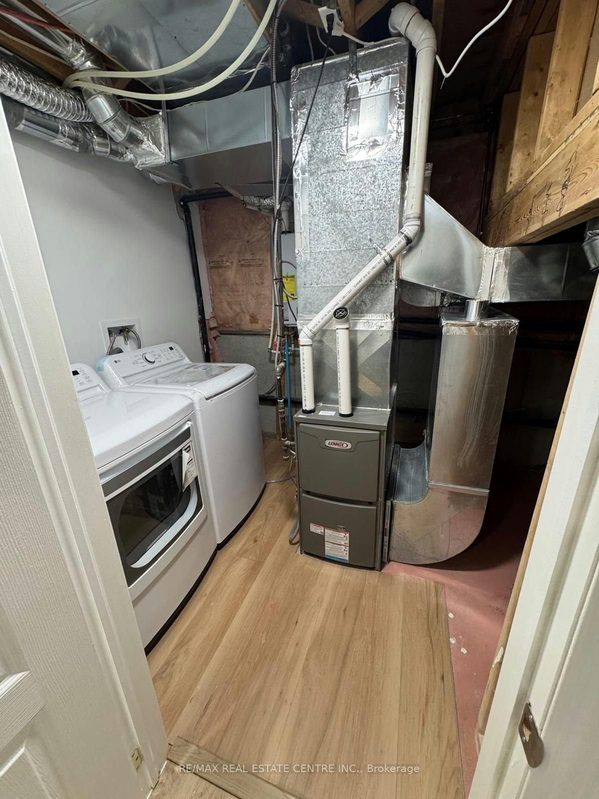 BSMT-155 Waller Street, Whitby, ON, L1R 2P7 - 23