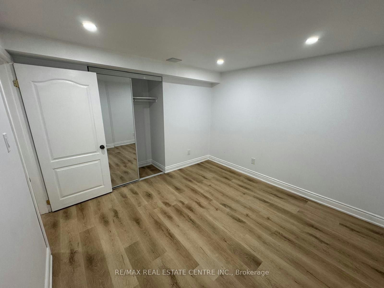BSMT-155 Waller Street, Whitby, ON, L1R 2P7 - 17