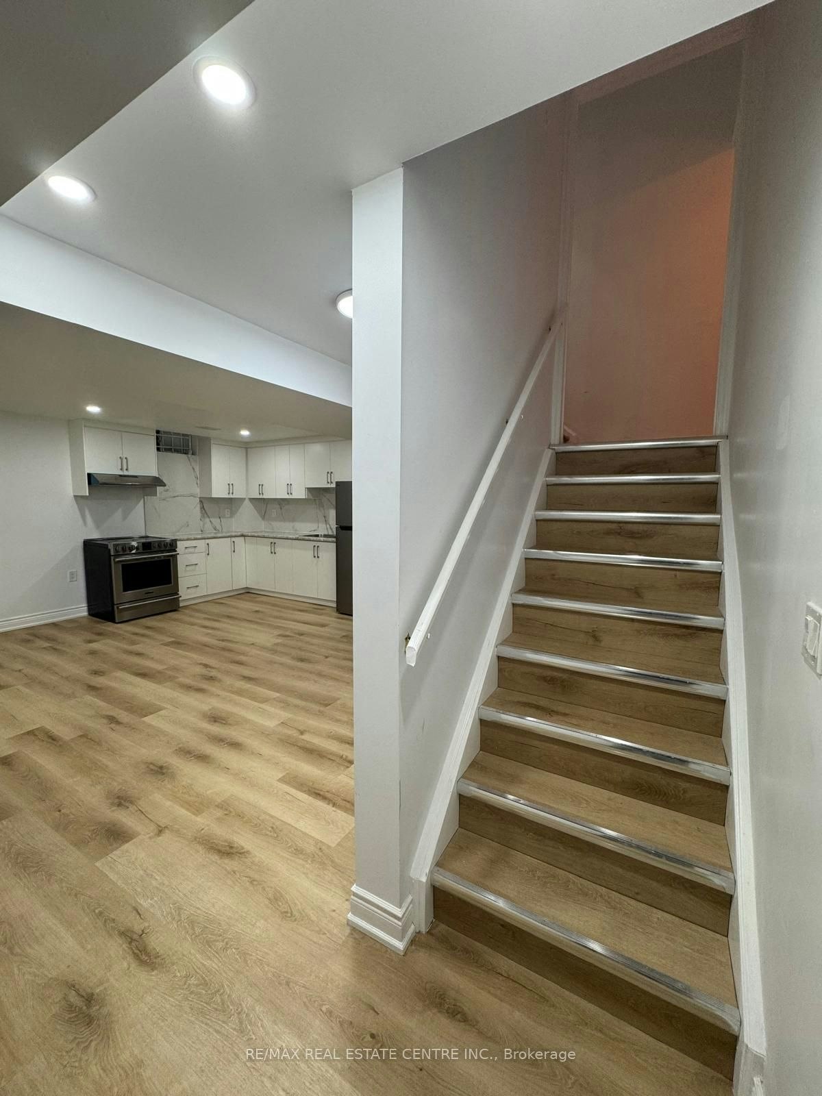 BSMT-155 Waller Street, Whitby, ON, L1R 2P7 - 2