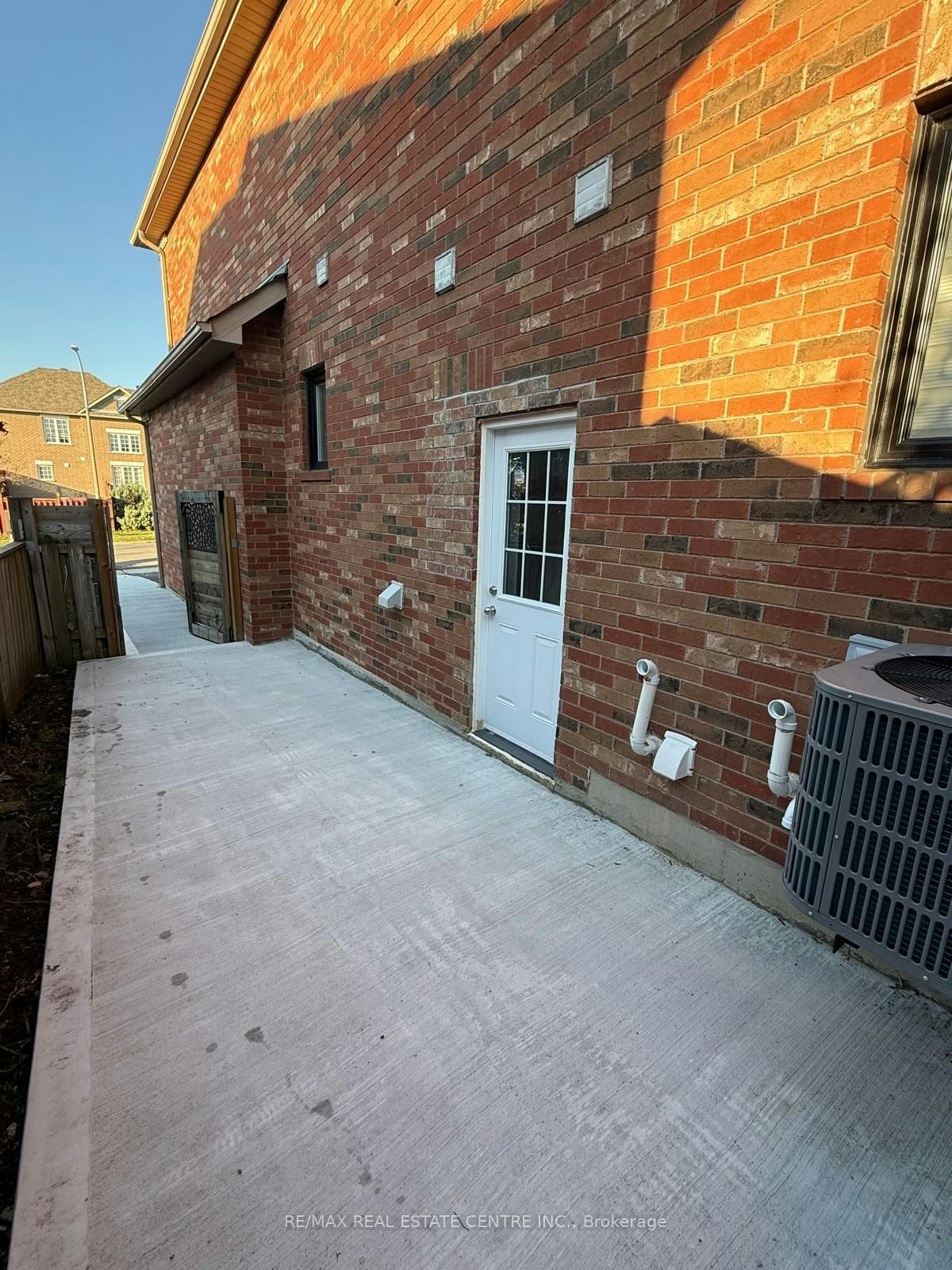 BSMT-155 Waller Street, Whitby, ON, L1R 2P7 - 21