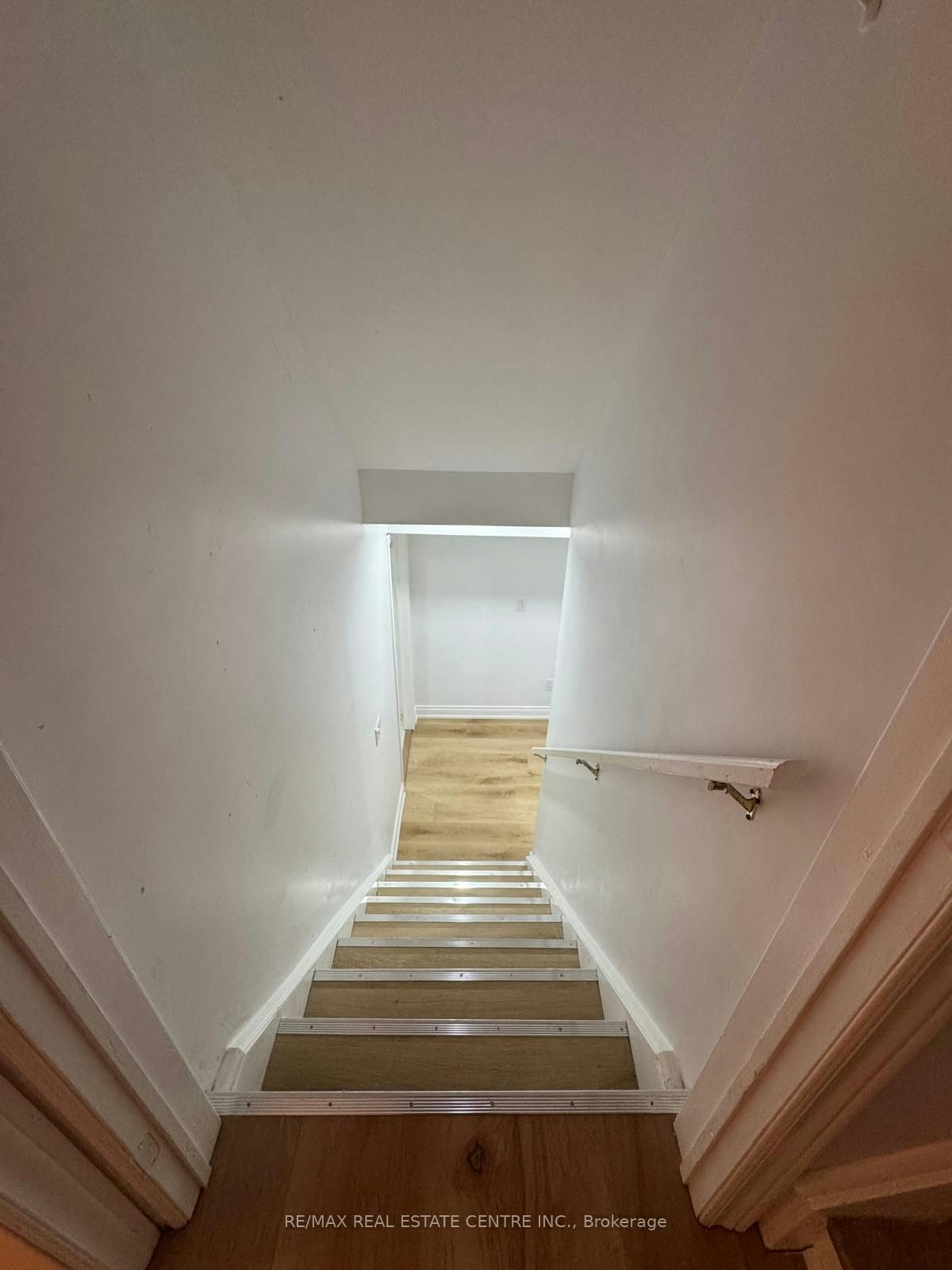 BSMT-155 Waller Street, Whitby, ON, L1R 2P7 - 25