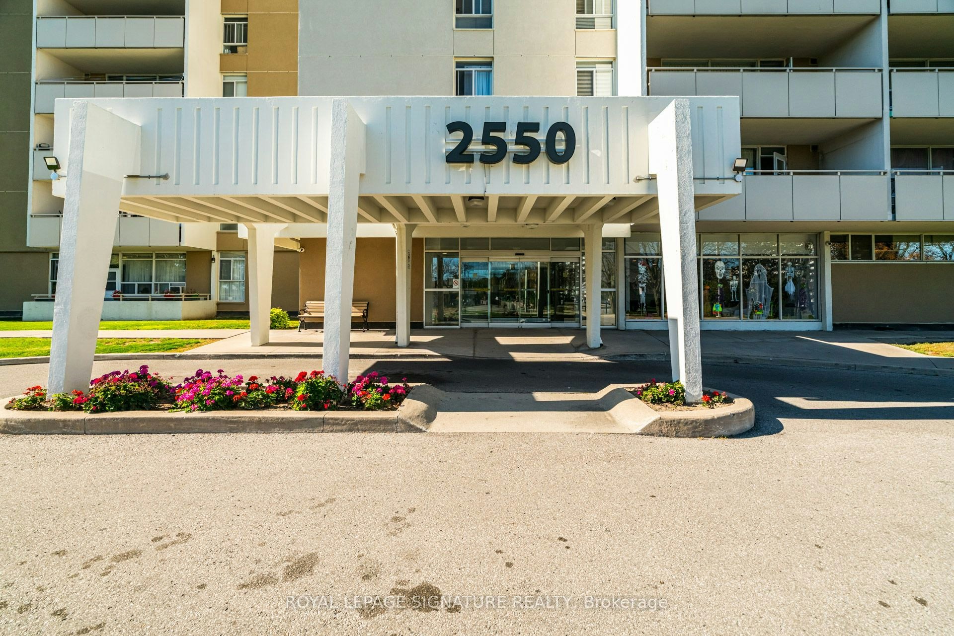 812-2550 Pharmacy Avenue, Toronto, ON, M1W 1H9 - 2