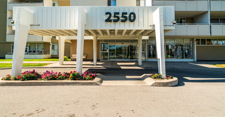 812-2550 Pharmacy Avenue, Toronto, ON, M1W 1H9 - 2