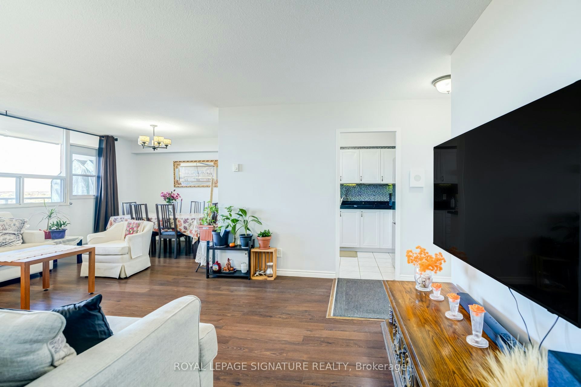 812-2550 Pharmacy Avenue, Toronto, ON, M1W 1H9 - 6