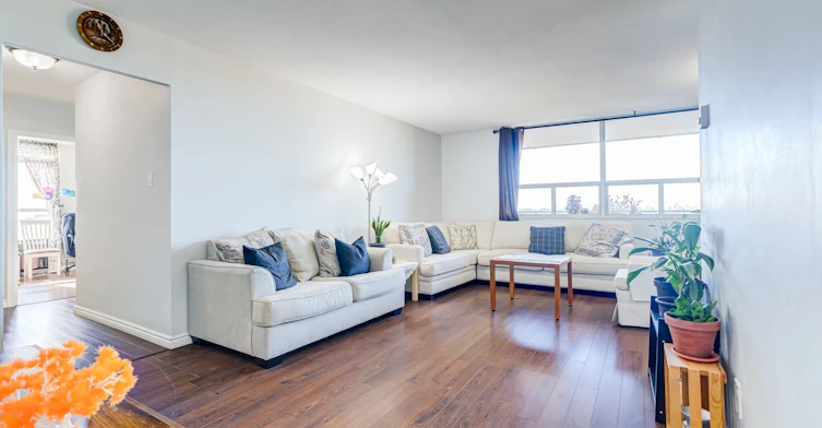 812-2550 Pharmacy Avenue, Toronto, ON, M1W 1H9 - 4