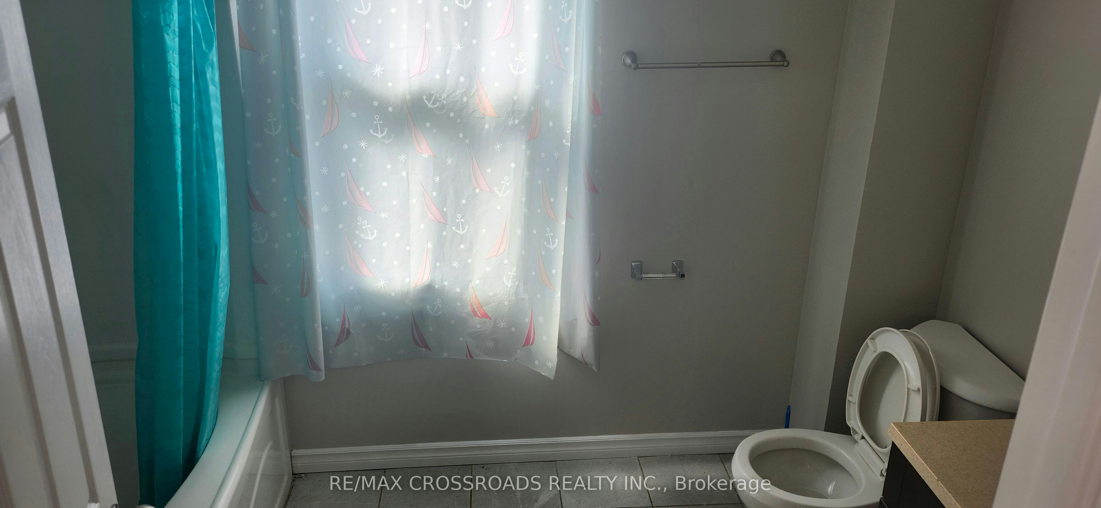 Front unit-Main floor-220 Mcnaughton Avenue, Oshawa, ON, L1H 3B6 - 8