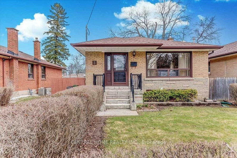 3 Holton Road, Toronto, ON, M1G 1E7