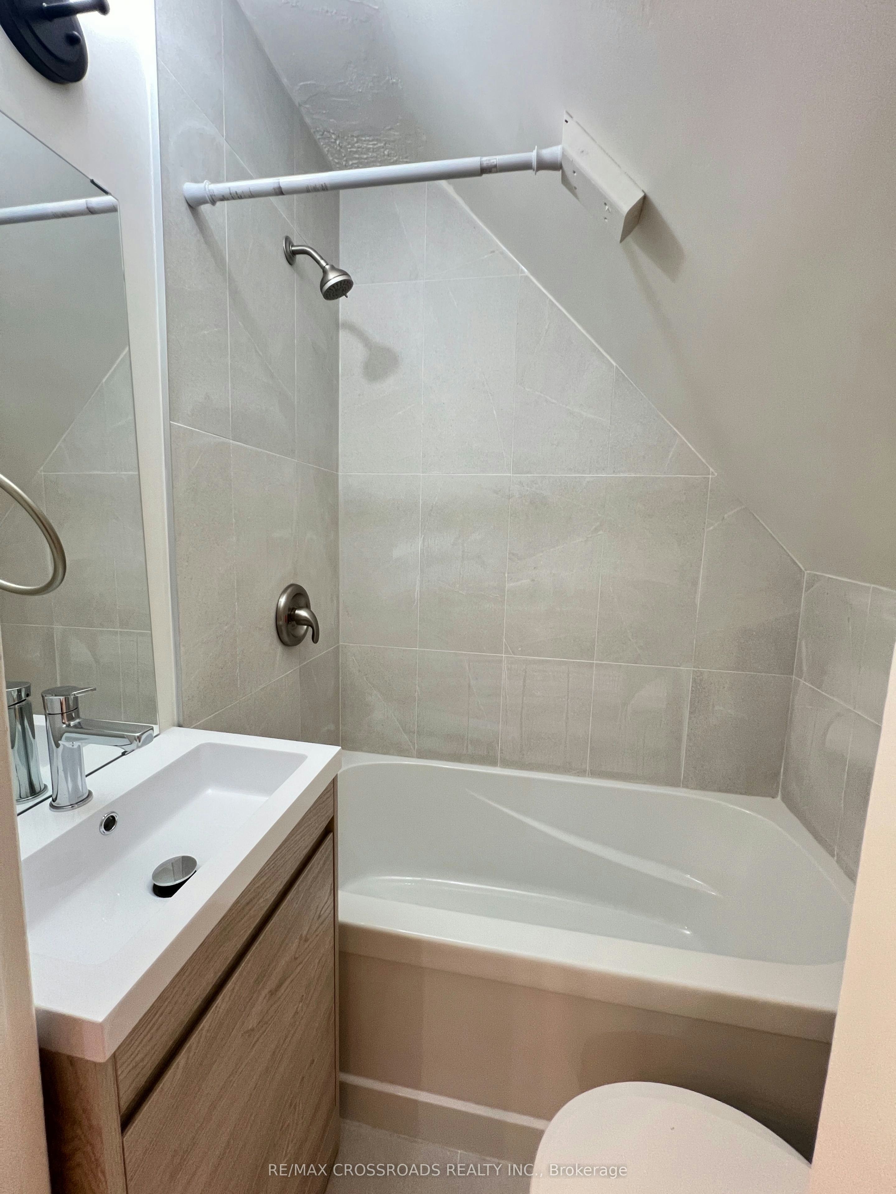 UNIT 3-82 Curzon Street, Toronto, ON, M4M 3B4 - 8